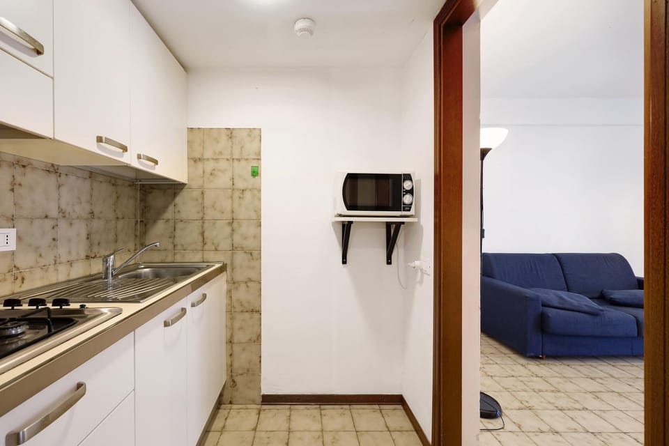 Property building, Kitchen or kitchenette, Living room