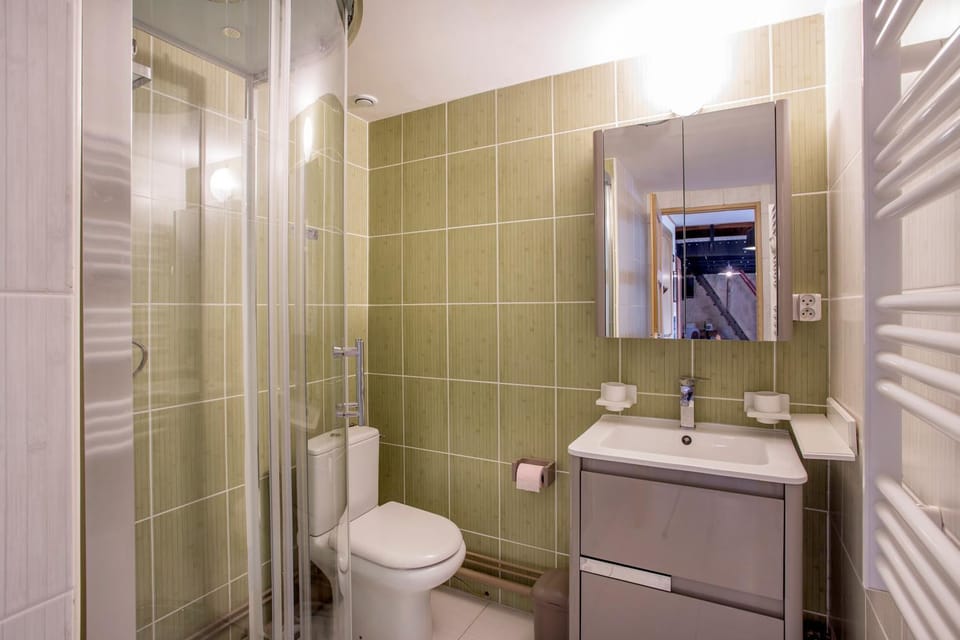 Bathroom, Living room