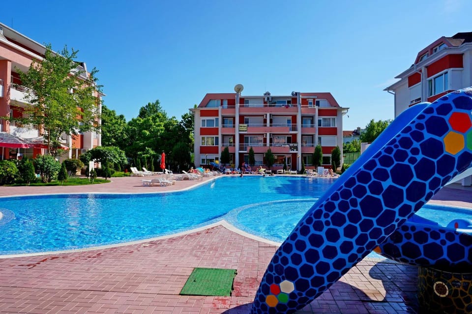 Area and facilities, Swimming pool