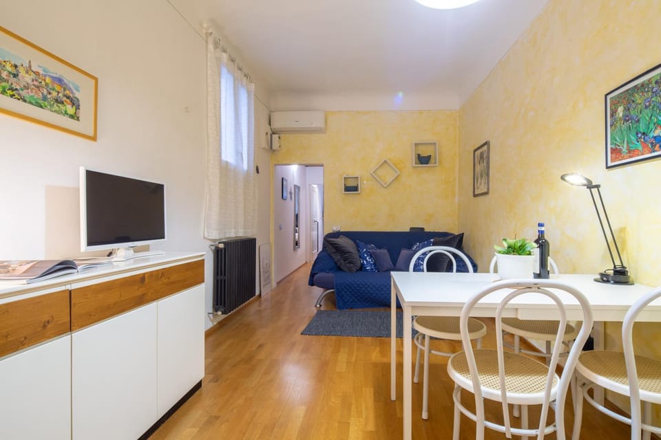 TV and multimedia, Living room, Dining area