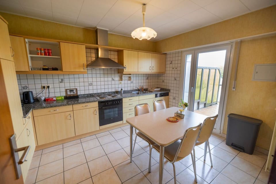 Kitchen or kitchenette, Seating area, Dining area, dishwasher, minibar, oven, stove, kitchen, kitchen