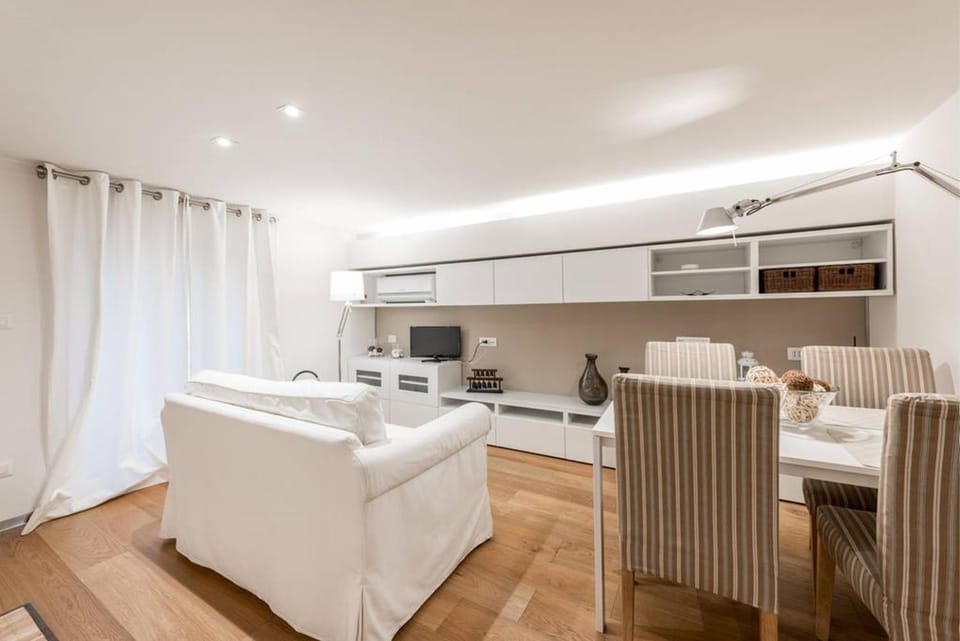 TV and multimedia, Dining area, Internal: Not applicable to any particular room