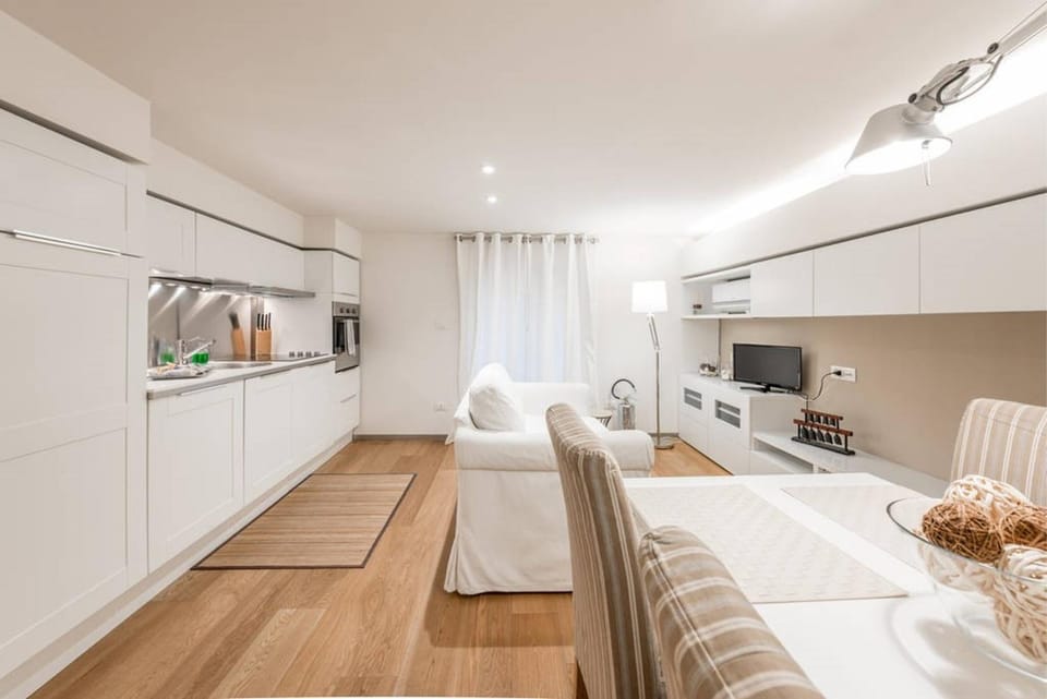 TV and multimedia, Kitchen or kitchenette, Seating area, Dining area, minibar, stove, Internal: Not applicable to any particular room