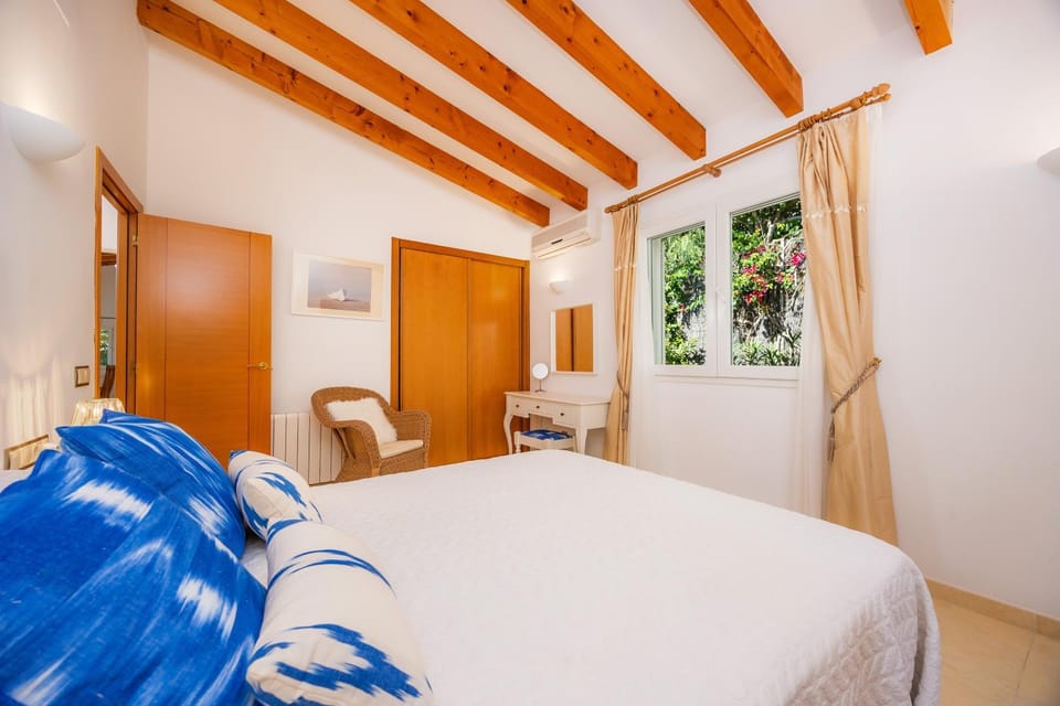 Property building, Living room, Bedroom