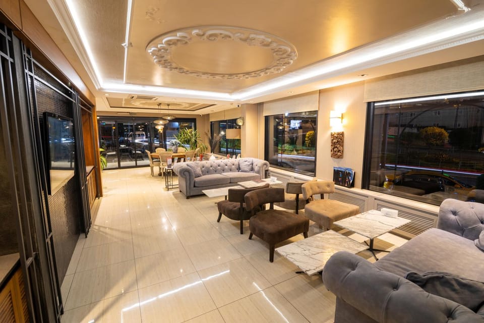 TV and multimedia, Lobby or reception, Seating area, City view, heating, air conditioner