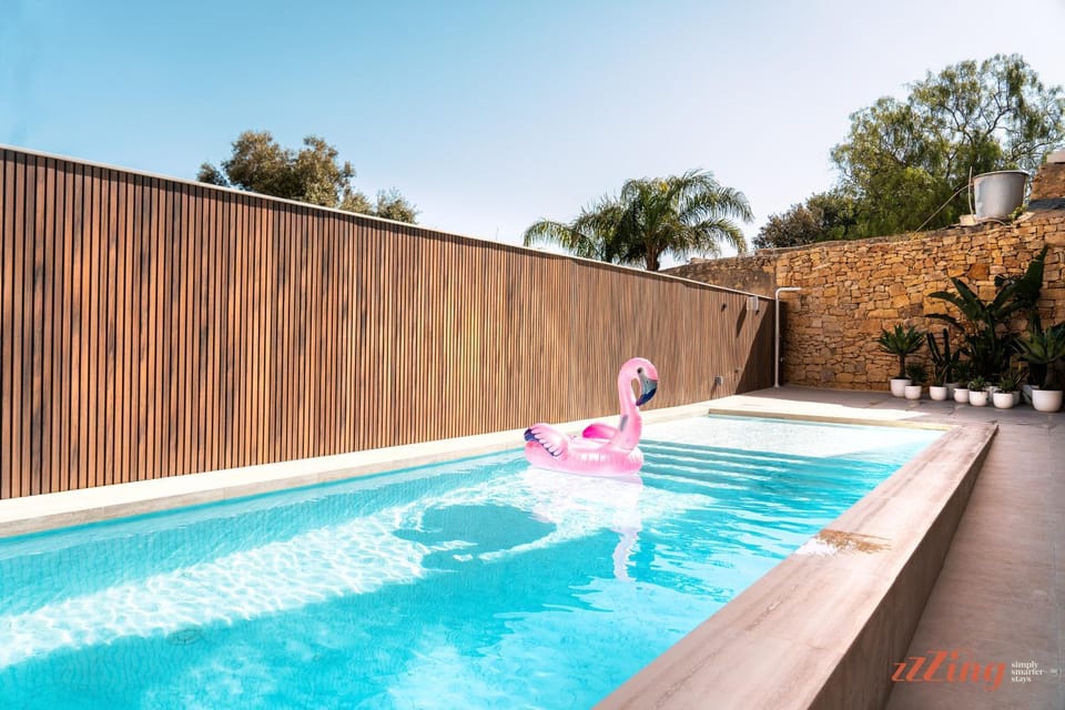 Day, Balcony/Terrace, Pool view, Swimming pool, Swimming pool, sunbed