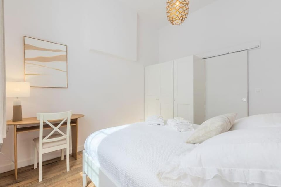 Bed, Photo of the whole room, Bedroom, towels, wardrobe