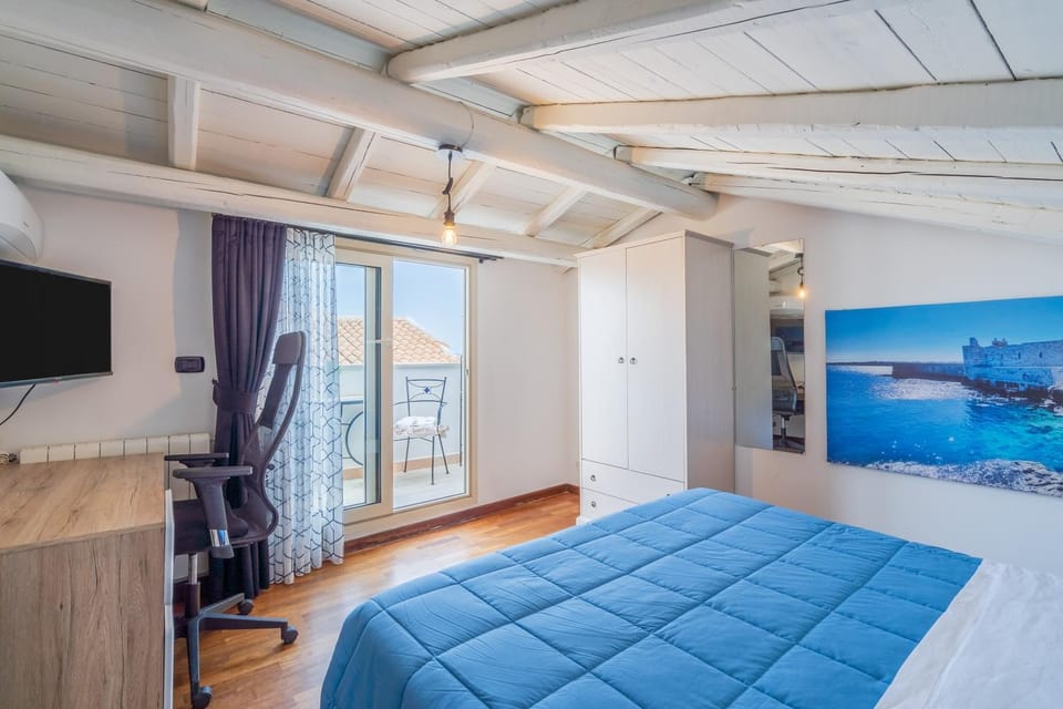 Property building, Living room, Bedroom
