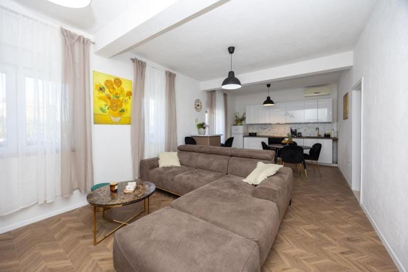 Lux suite in Split- Jacuzzi&Gym&more Apartment in Split