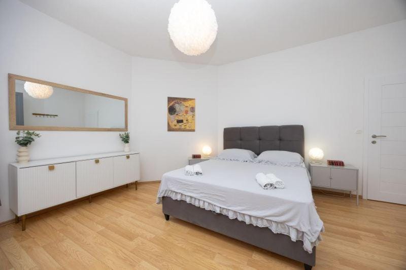 Lux suite in Split- Jacuzzi&Gym&more Apartment in Split