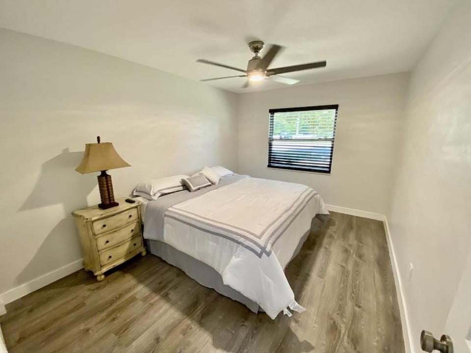 2400 heated sqft Centrally located majestic house with king beds House in Gainesville