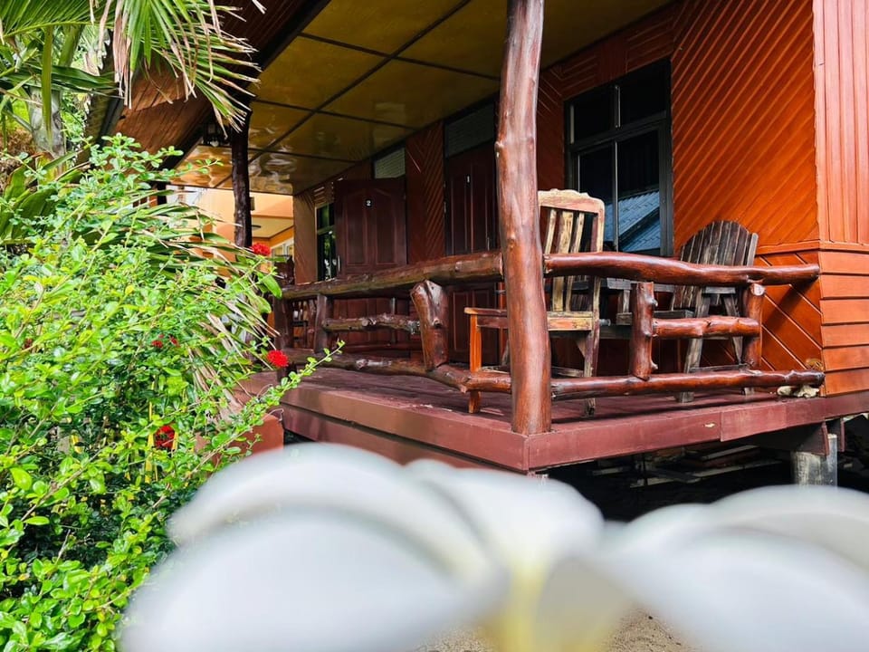 Bird Bungalow Koh Phangan Bed and Breakfast in Ban Tai