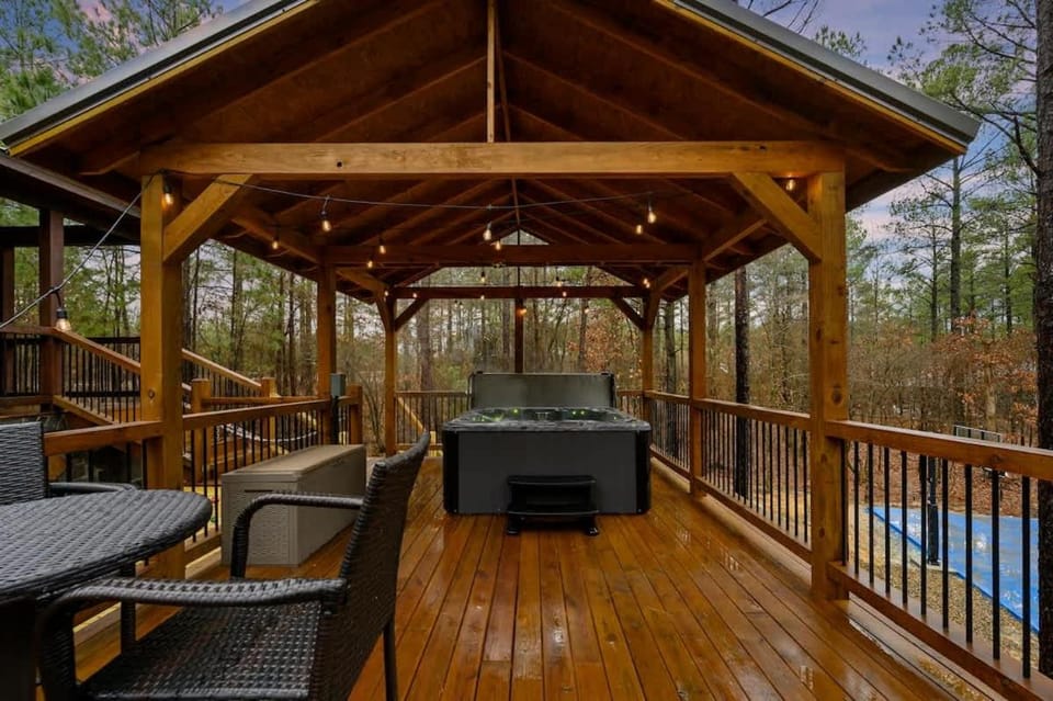 Massive Hochatown Lodge W Spa, Basketball & More House in Broken Bow