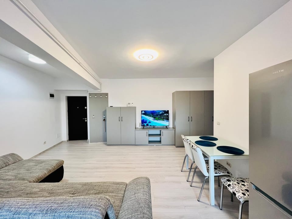 Living room, Photo of the whole room, Seating area, Dining area