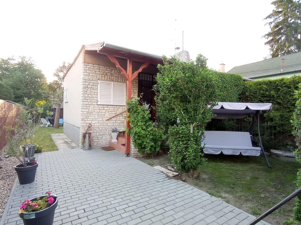 Property building, Garden, Balcony/Terrace