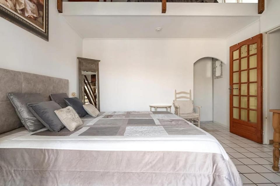 Property building, Living room, Bedroom