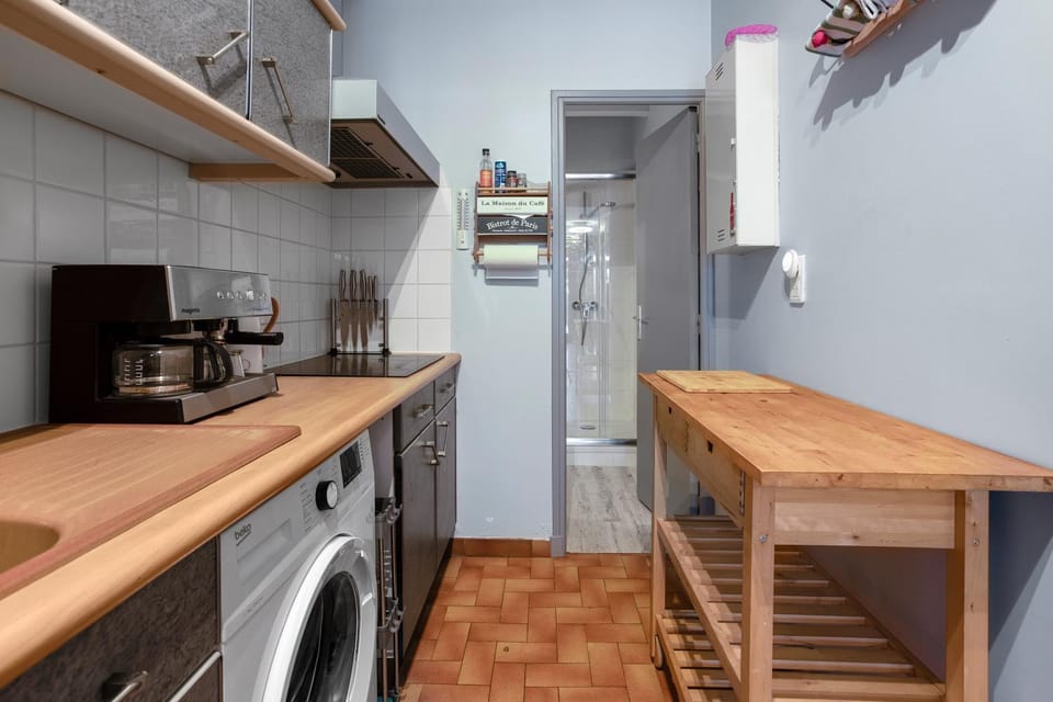 Property building, Kitchen or kitchenette, Living room