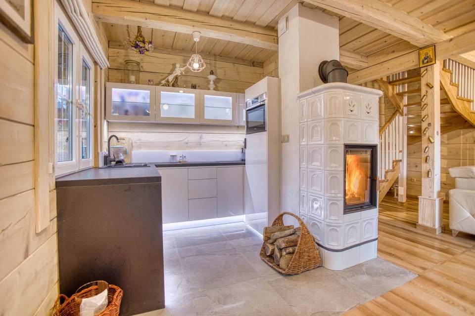 Kitchen or kitchenette, Living room, fireplace
