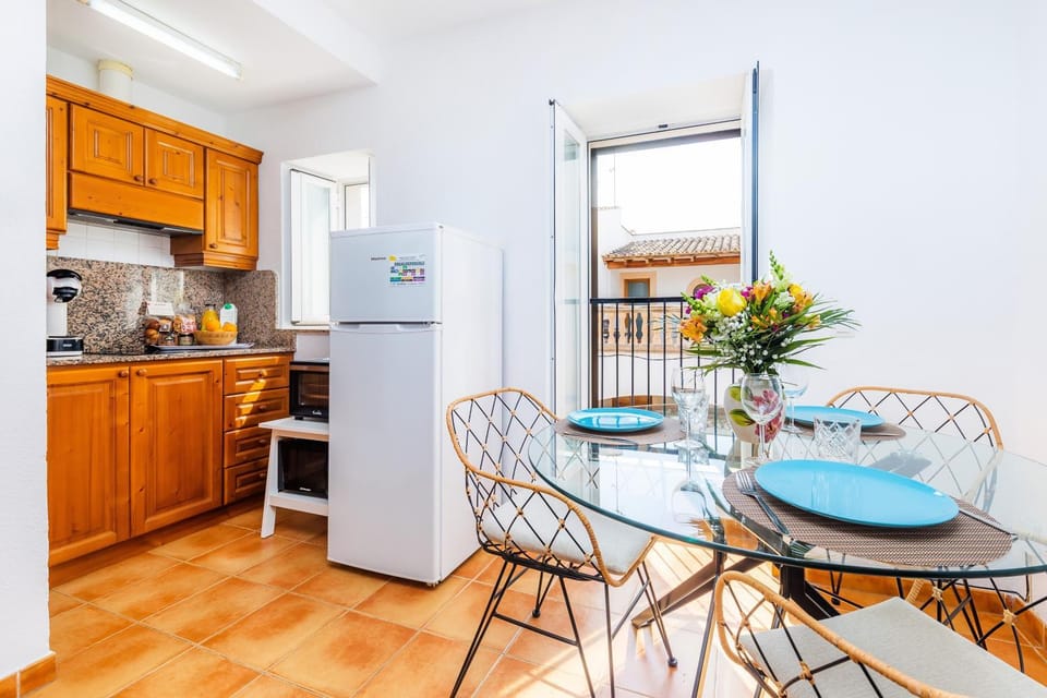 Property building, Kitchen or kitchenette, Living room