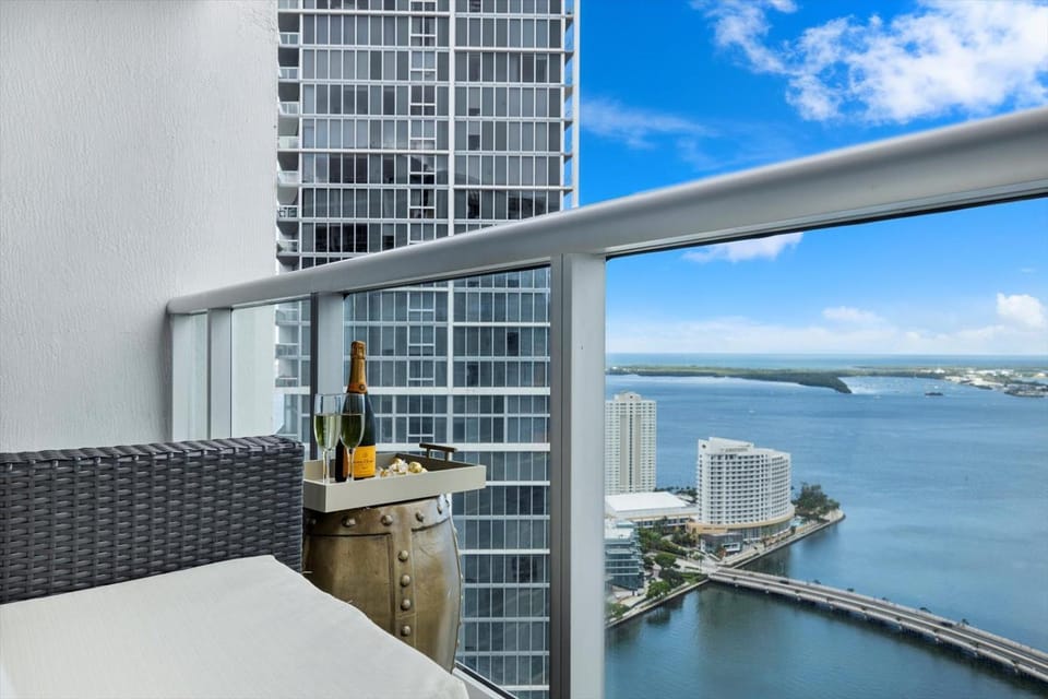 Day, View (from property/room), Balcony/Terrace, City view, Sea view