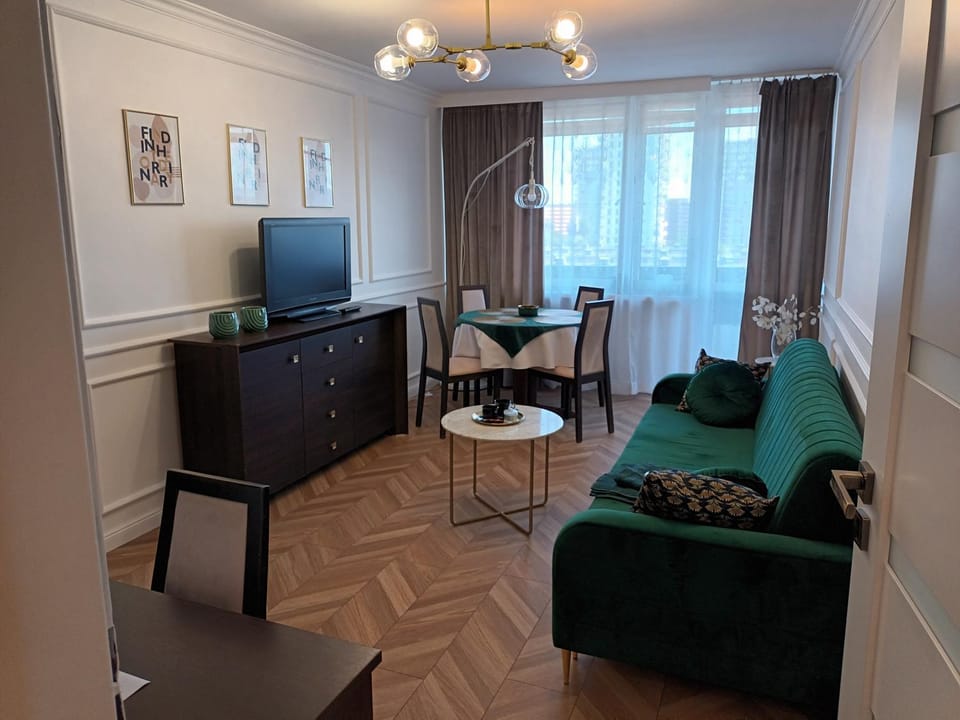 Communal lounge/ TV room, Bed, Living room, Seating area, Dining area