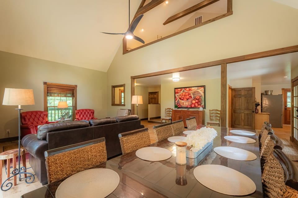 Living room, Seating area, Dining area