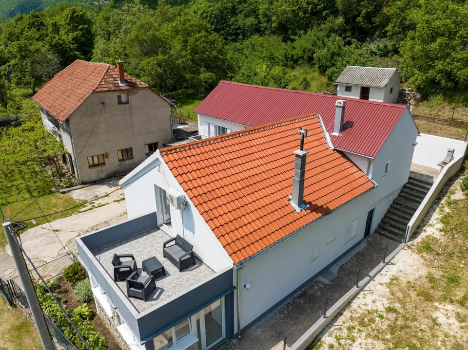 Property building, Bird's eye view, Balcony/Terrace