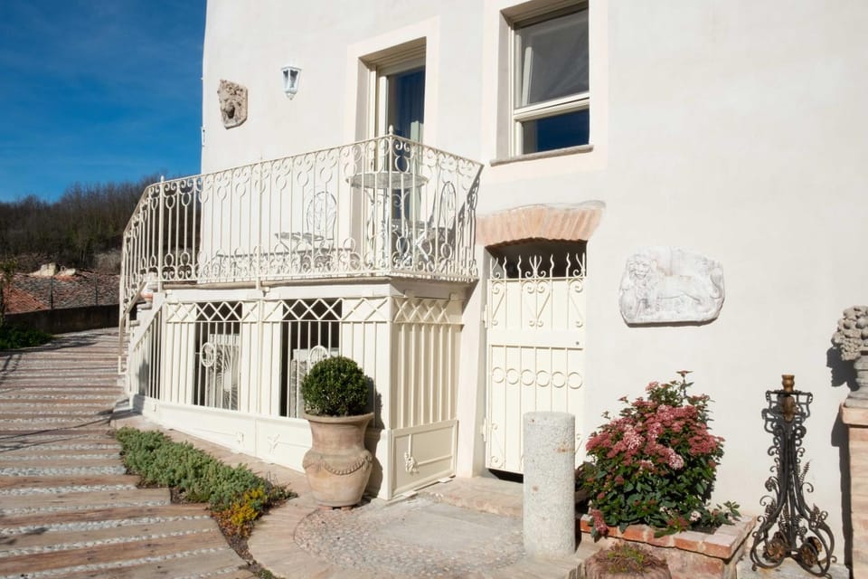 Property building, Balcony/Terrace