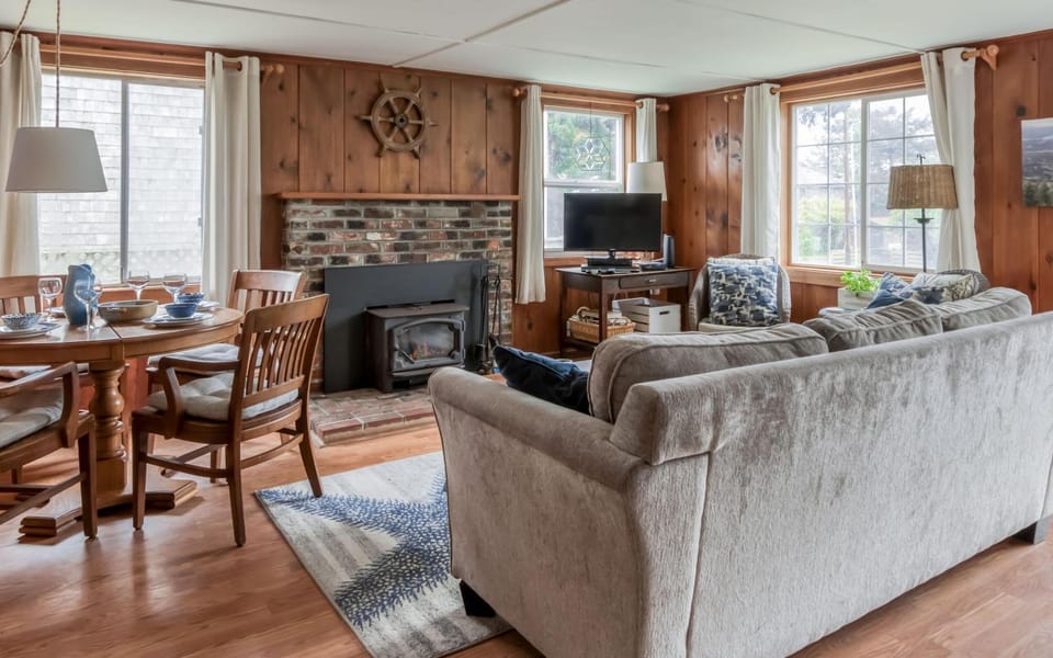 Cute Manzanita Beach House MCA 749 - Meredith Lodging House in Manzanita
