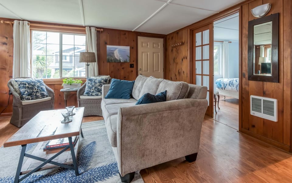 Cute Manzanita Beach House MCA 749 - Meredith Lodging House in Manzanita
