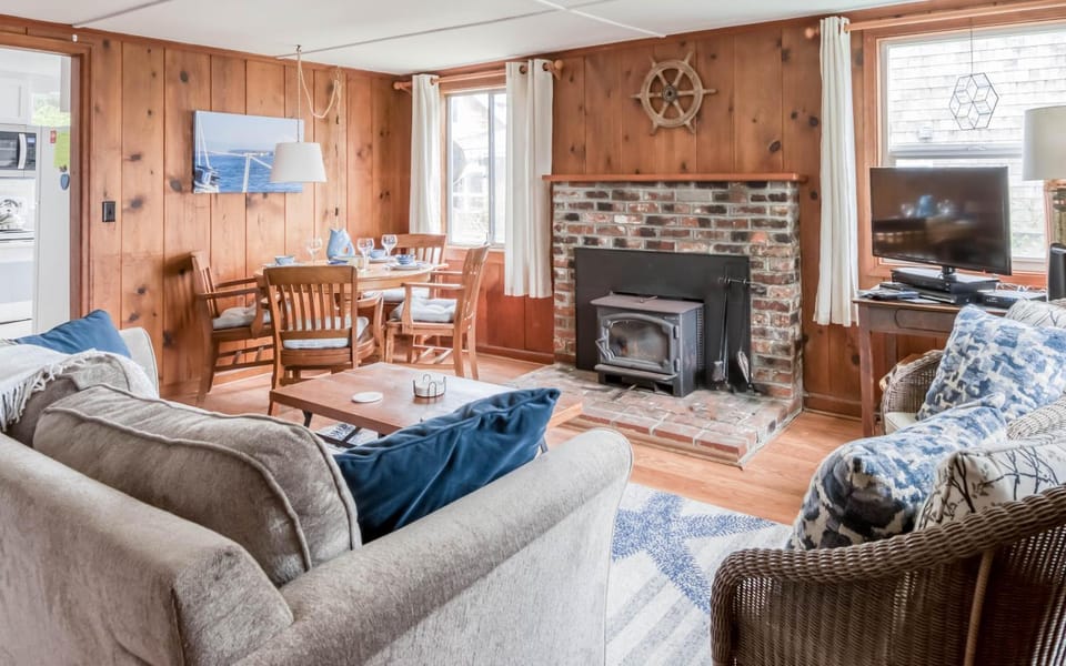 Cute Manzanita Beach House MCA 749 - Meredith Lodging House in Manzanita