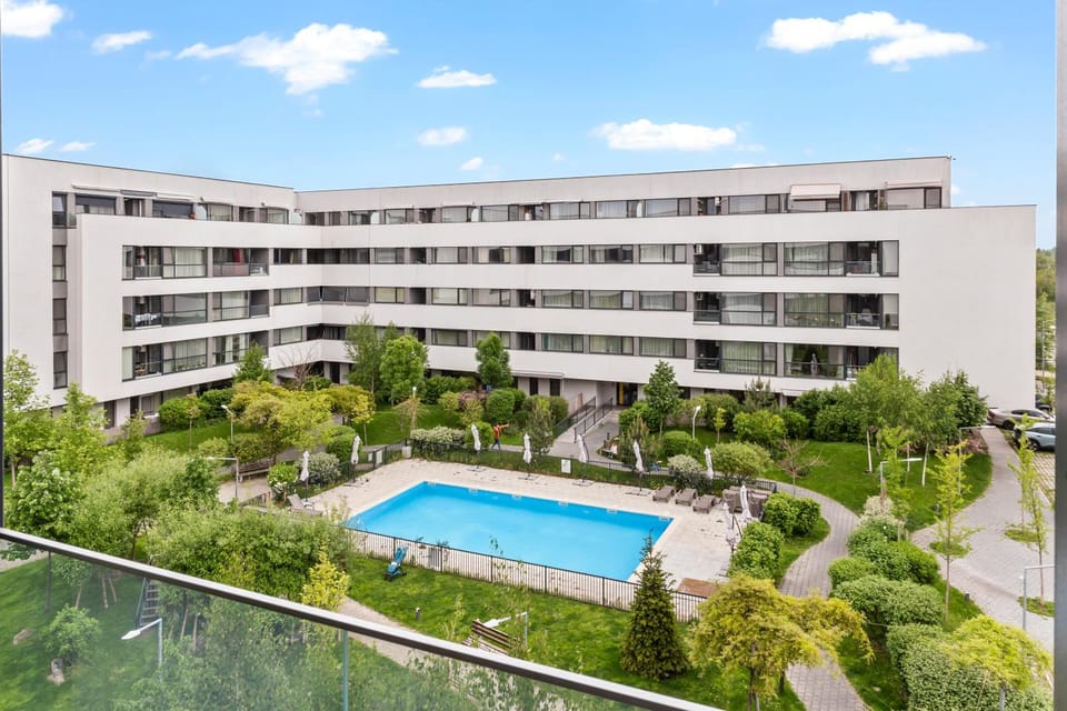 Property building, Day, Garden, Garden view, Pool view, Swimming pool
