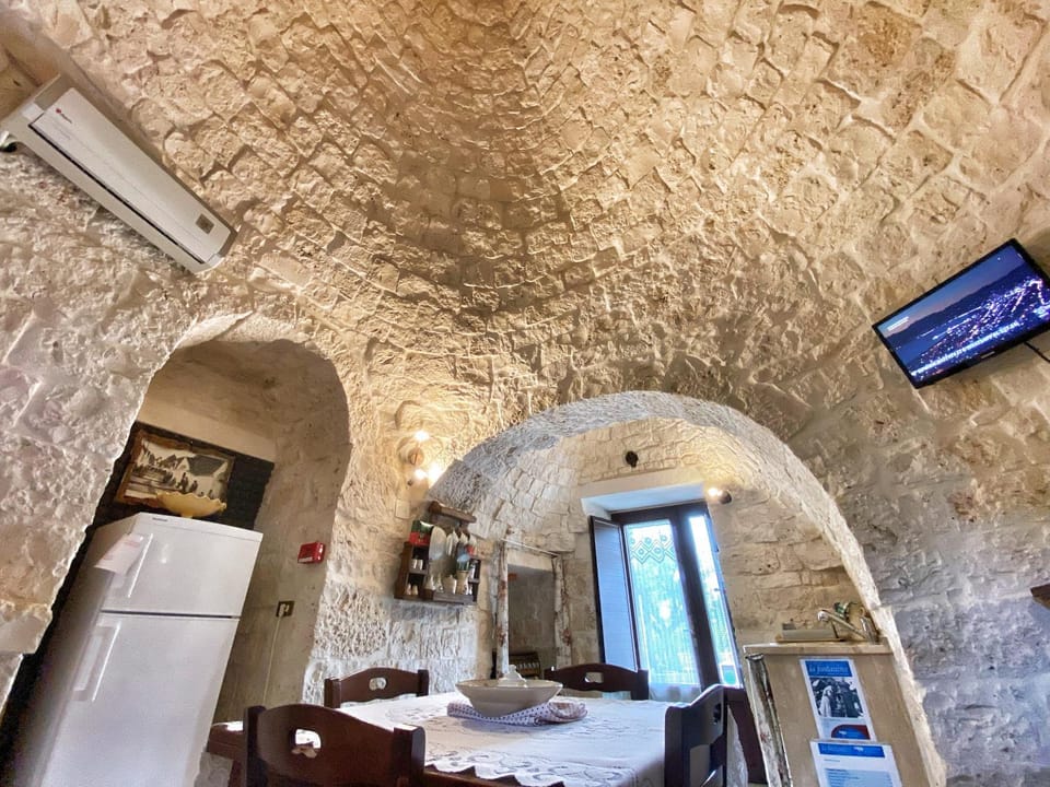 Kitchen or kitchenette, Living room, air conditioner