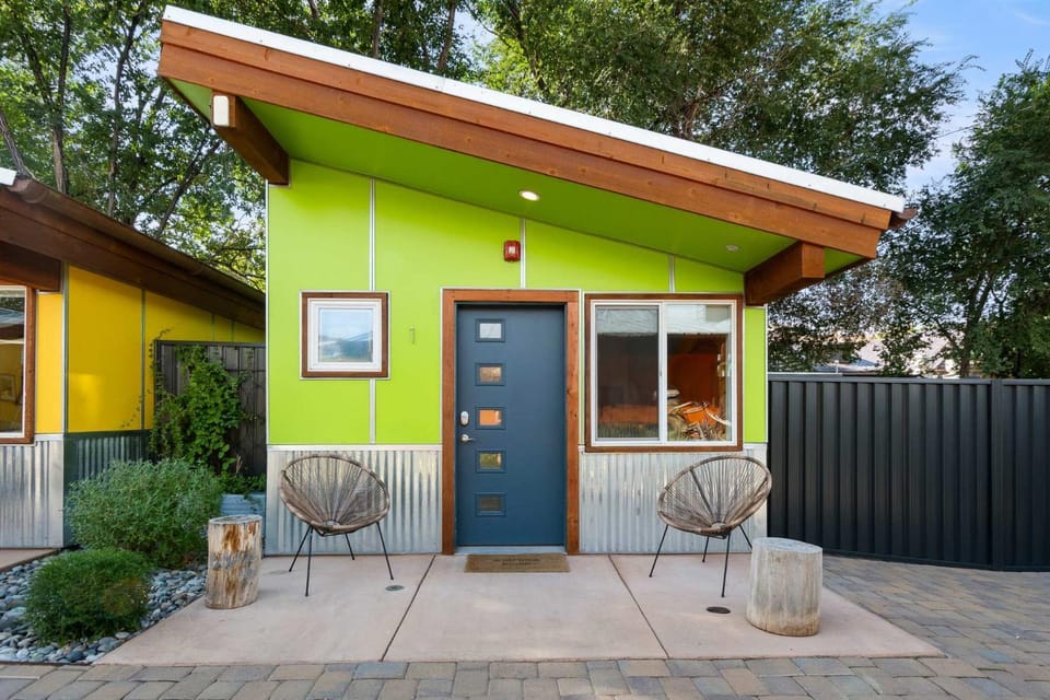 Downtown Kokopelli #1- Newly Remodeled Stylish Studio House in Moab
