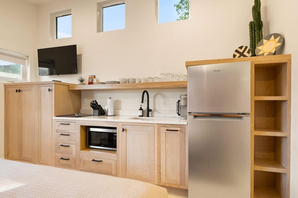 Downtown Kokopelli #1- Newly Remodeled Stylish Studio House in Moab