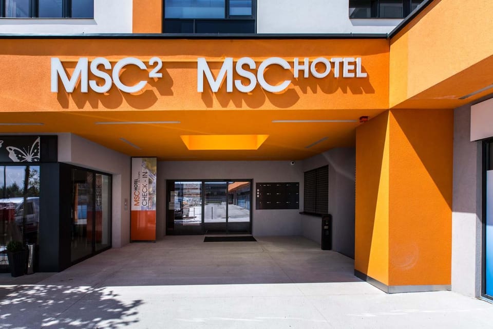Facade/entrance