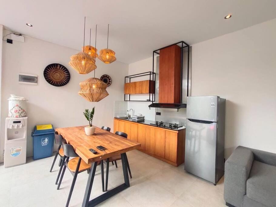 Kitchen or kitchenette, Dining area, dishwasher, minibar, pet friendly, stove