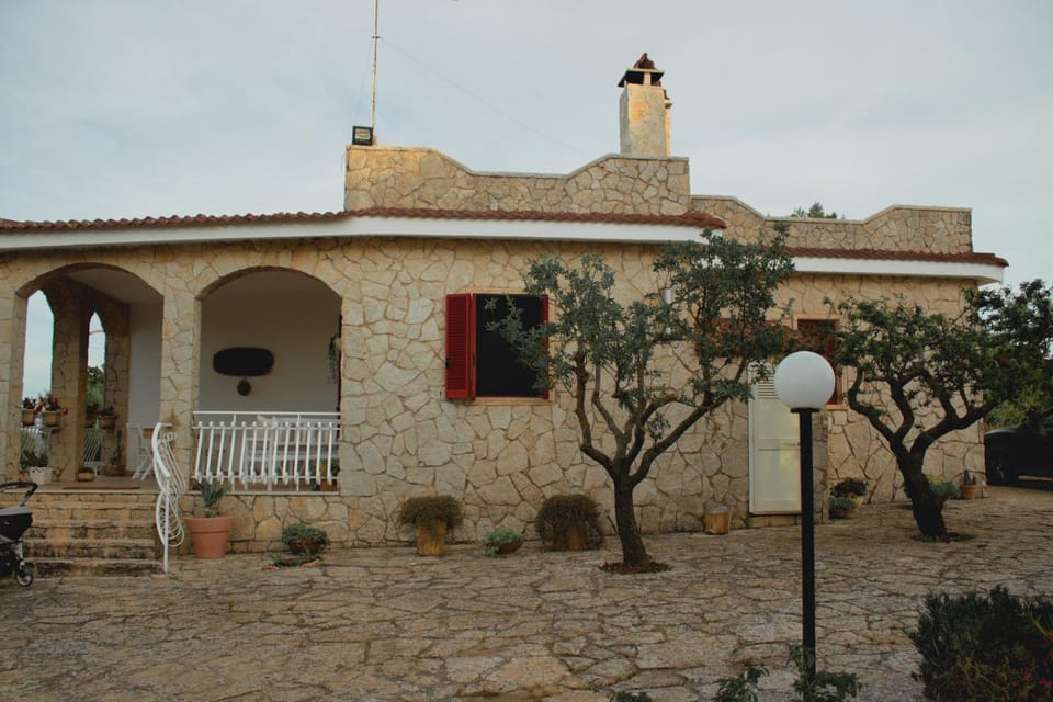 Property building, Day, Balcony/Terrace, Area and facilities, Parking