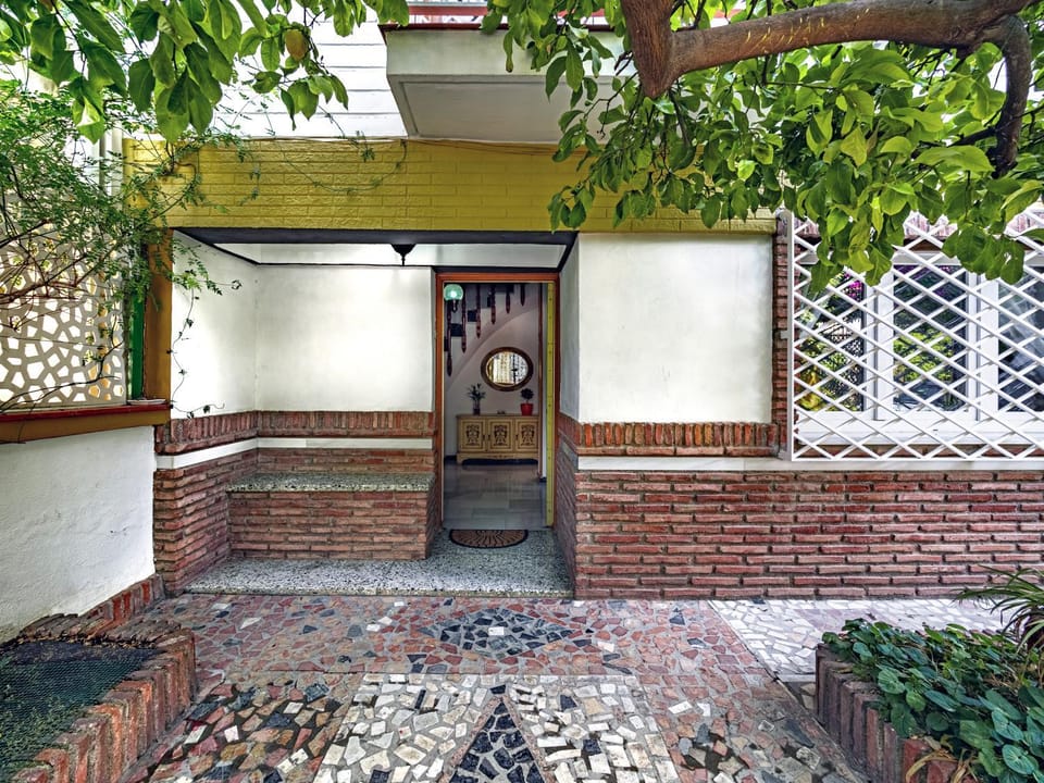 Facade/entrance