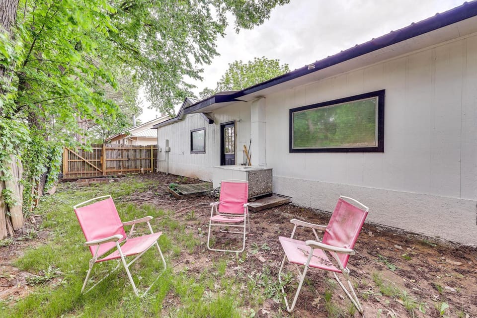 Springdale Vacation Rental about 9 Mi to Fayetteville! House in Springdale