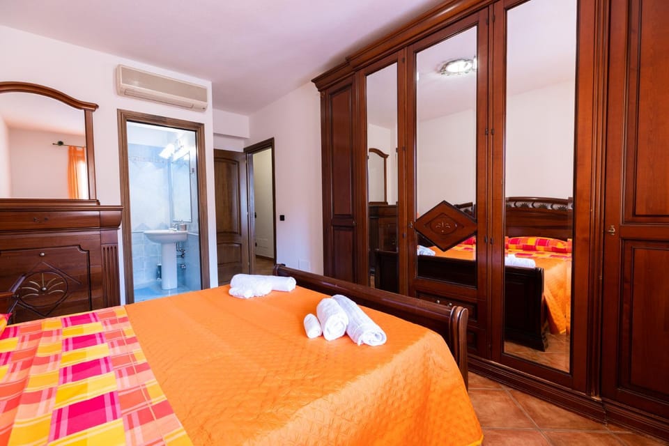 Bed, Bedroom, towels, air conditioner