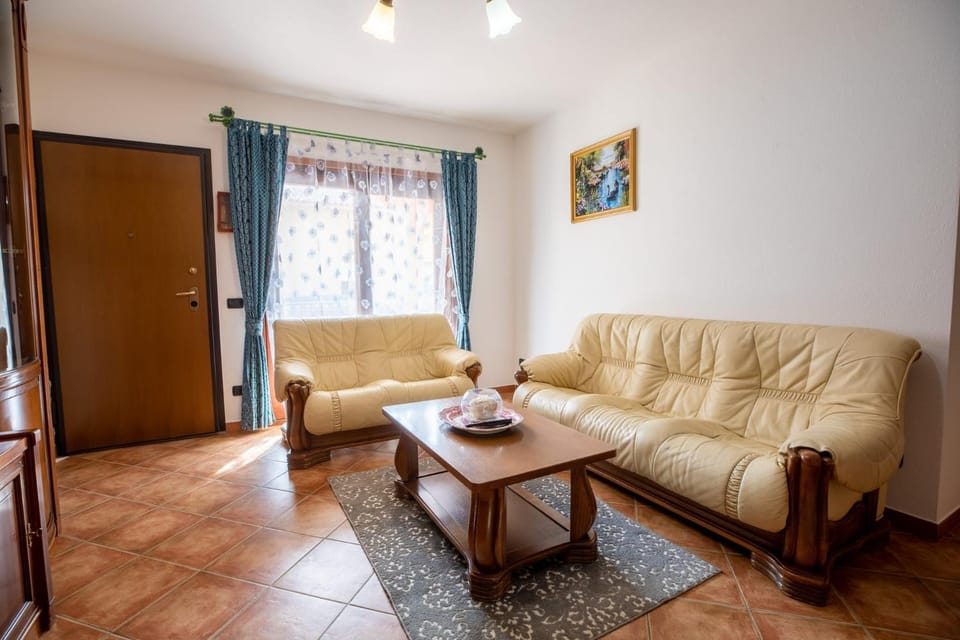 TV and multimedia, Living room, Seating area, air conditioner