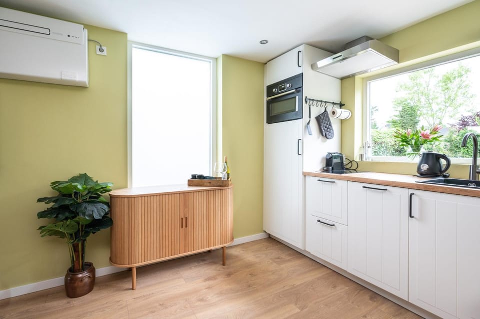 Coffee/tea facilities, dishwasher, minibar, pet friendly, stove, kitchen
