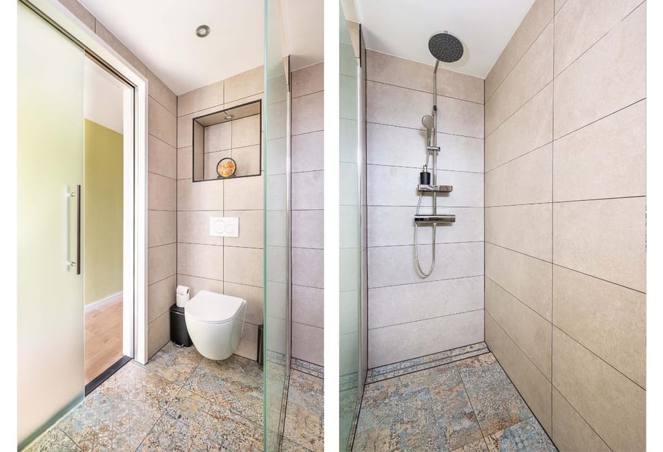 Shower, Toilet