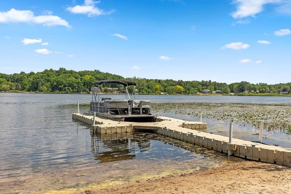Lakefront 5BR Cabin on Big Crooked Lake w Pontoon Cabin in Michigan