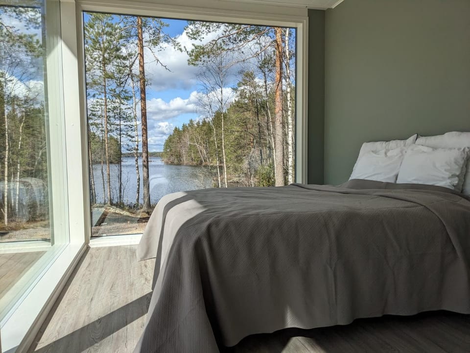 Bedroom, Lake view