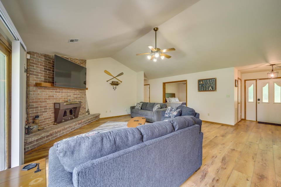 Family, Friends and Fishing Home Near Grand Lake House in Grove