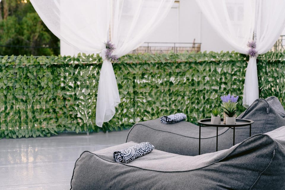 Property building, Balcony/Terrace, Decorative detail, sunbed