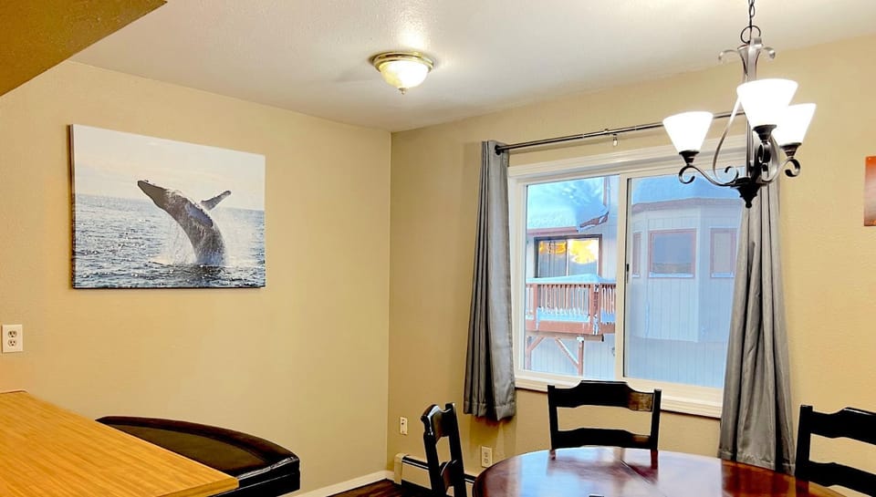 Midnight Sun - Near Airport and Shopping Apartment in Anchorage