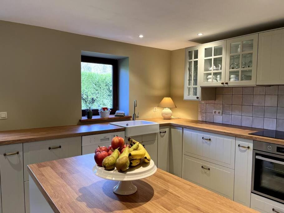 Kitchen or kitchenette, dishwasher